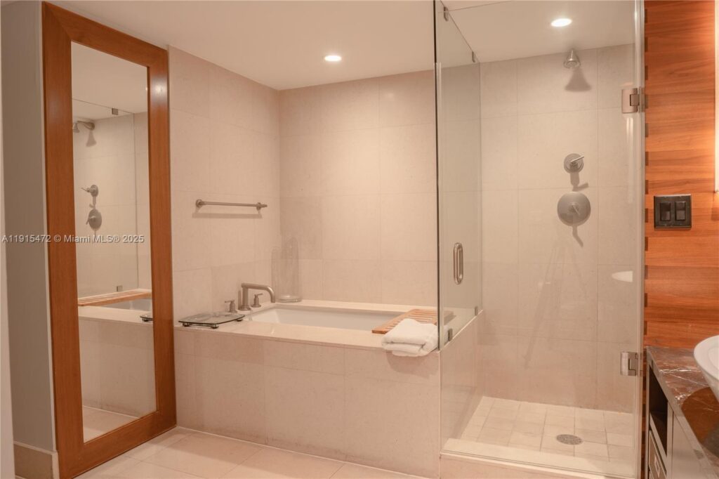 6801 Collins Ave # 1002, Miami Beach FL 33141