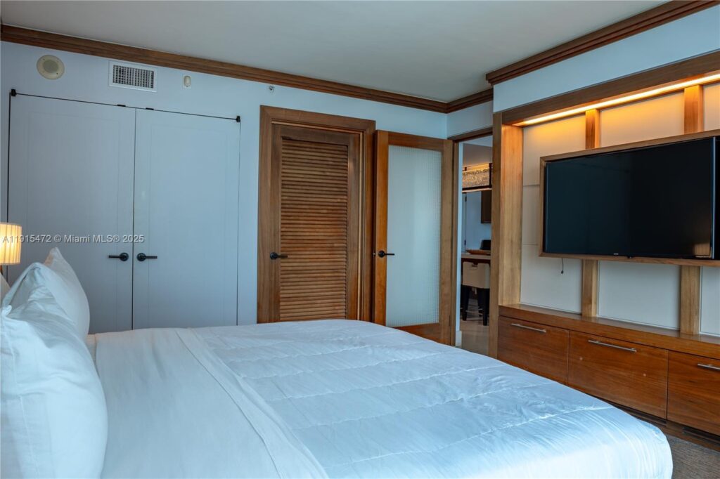 6801 Collins Ave # 1002, Miami Beach FL 33141