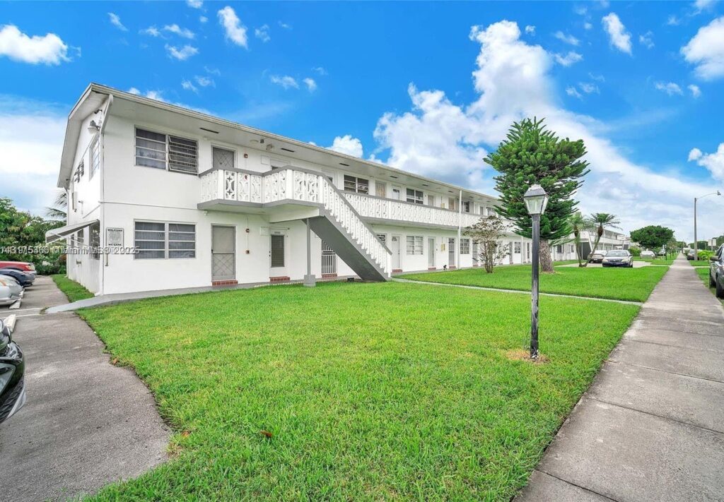 122 NE 204th St # 3, Miami Gardens FL 33179