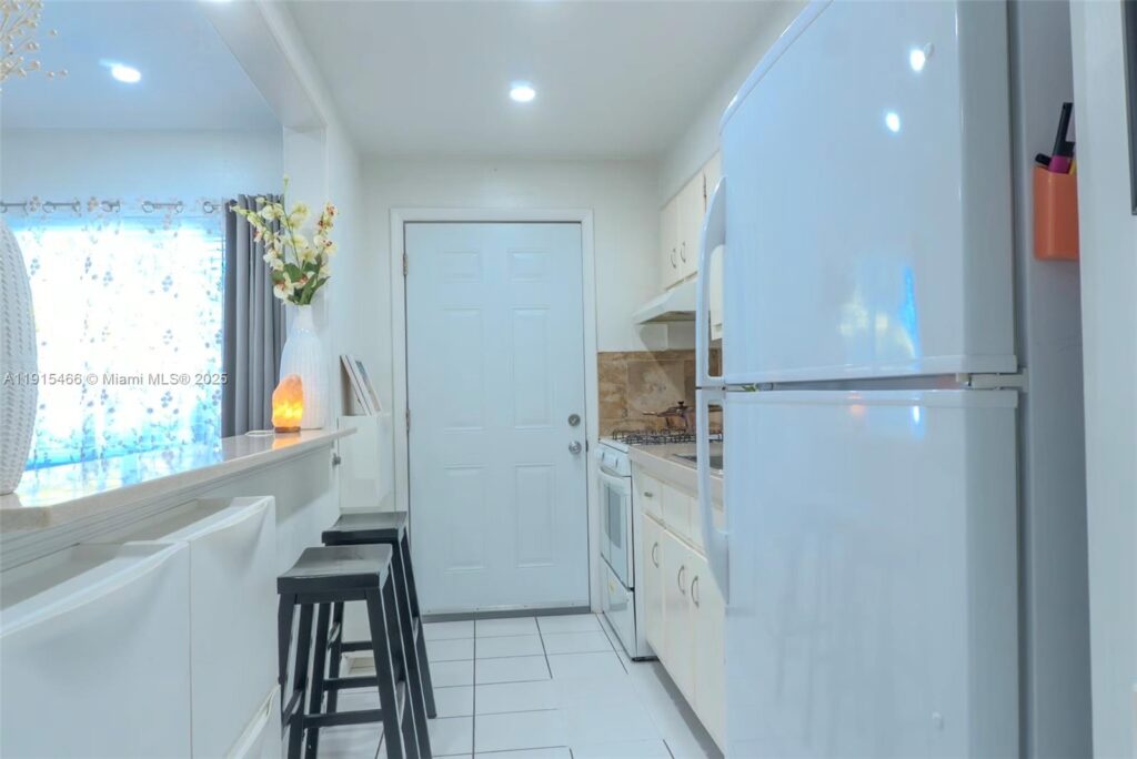 122 NE 204th St # 3, Miami Gardens FL 33179