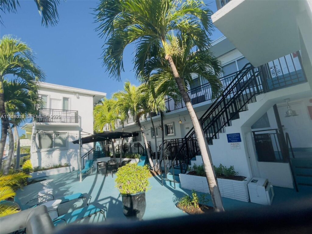 8100 Harding Ave # 513, Miami Beach FL 33141