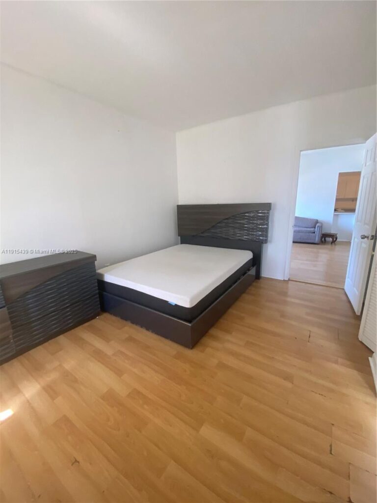 1051 Meridian Ave # 1M, Miami Beach FL 33139
