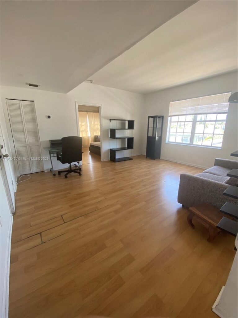 1051 Meridian Ave # 1M, Miami Beach FL 33139