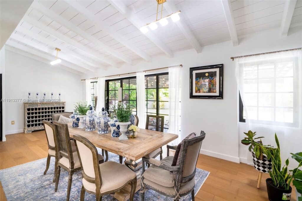 5149 Alton Rd, Miami Beach FL 33140