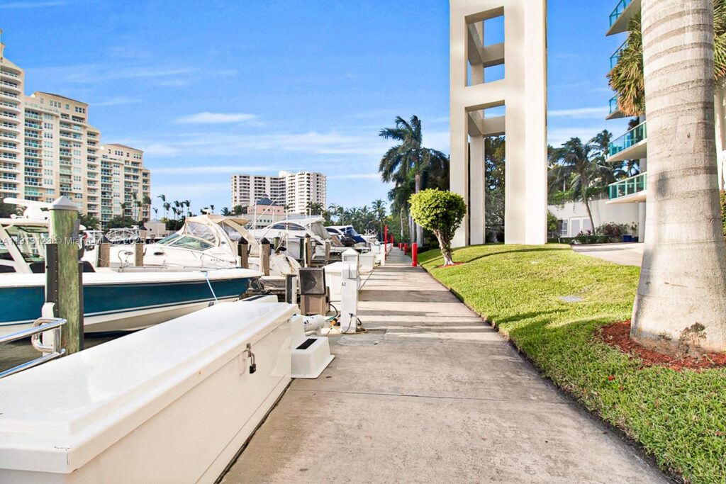 3370 Hidden Bay Dr # 804, Aventura FL 33180