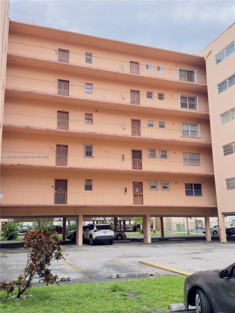440 E 23rd St # 1305, Hialeah FL 33013