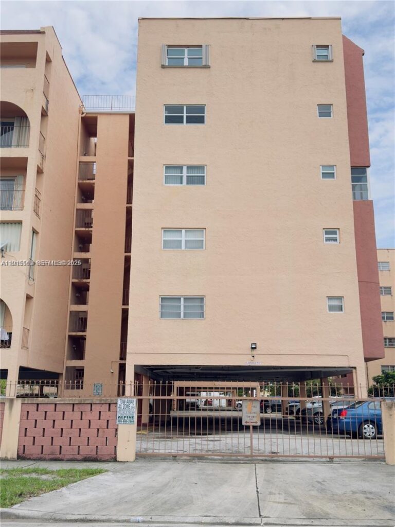 440 E 23rd St # 1305, Hialeah FL 33013