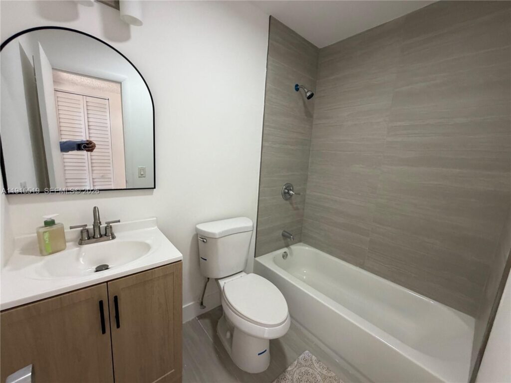 440 E 23rd St # 1305, Hialeah FL 33013