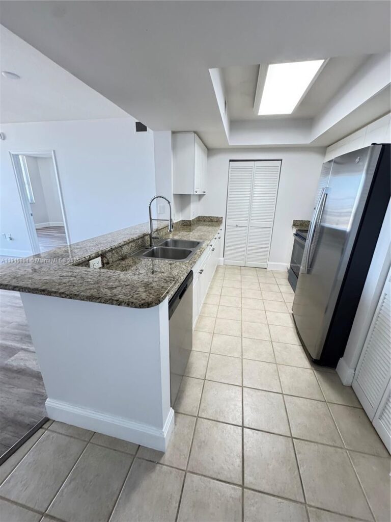 19501 W Country Club Dr # 2310, Aventura FL 33180