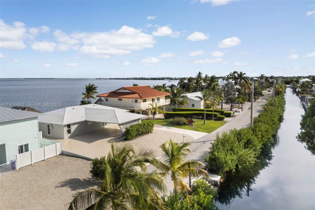 1733 Sunrise Dr, Big Pine FL 33043