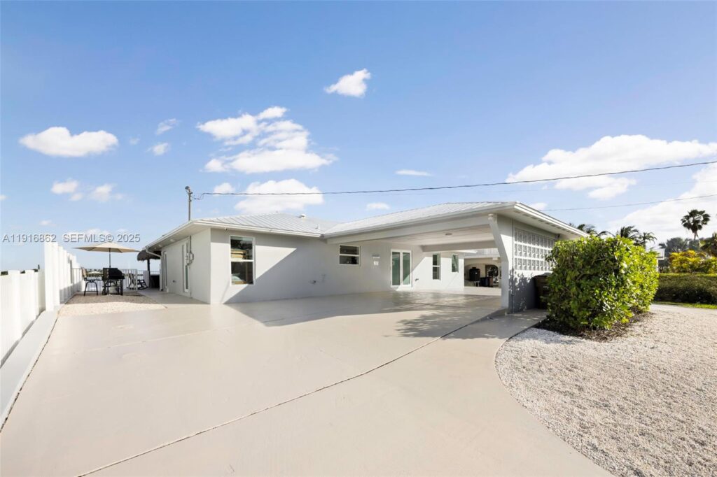 1733 Sunrise Dr, Big Pine FL 33043
