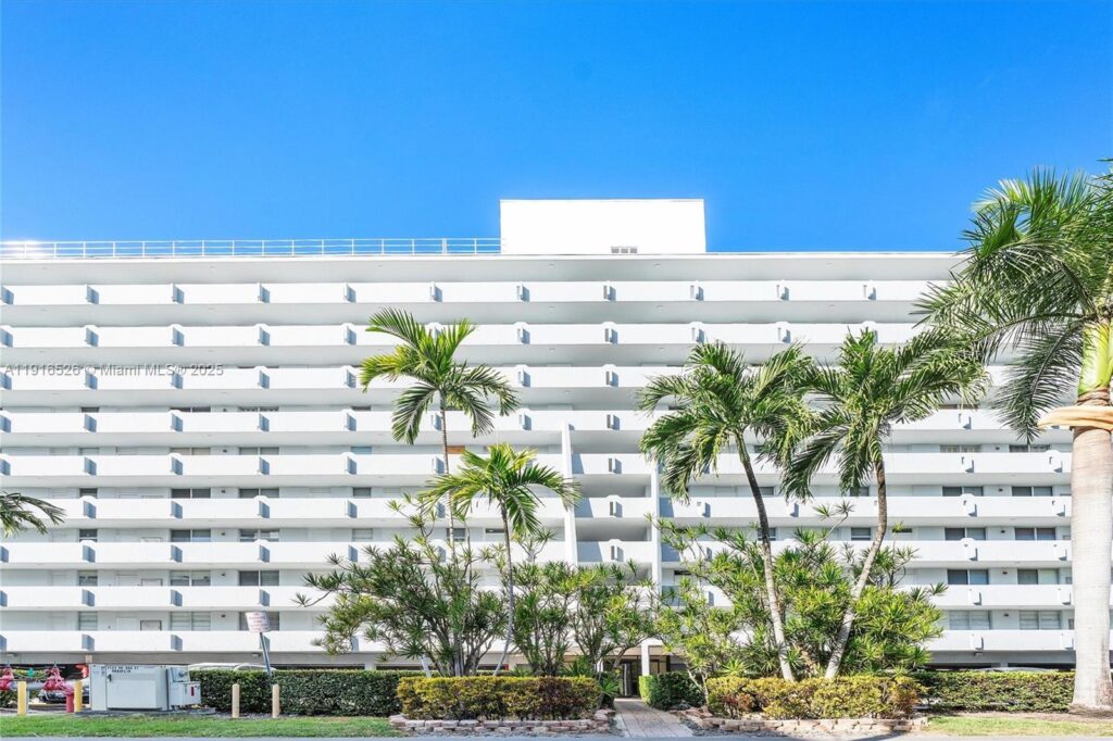 3703 NE 166th St # 808, North Miami Beach FL 33160