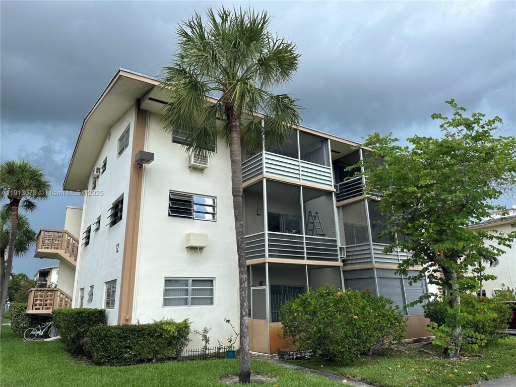 16790 NE 14th Ave # 202, Miami FL 33162