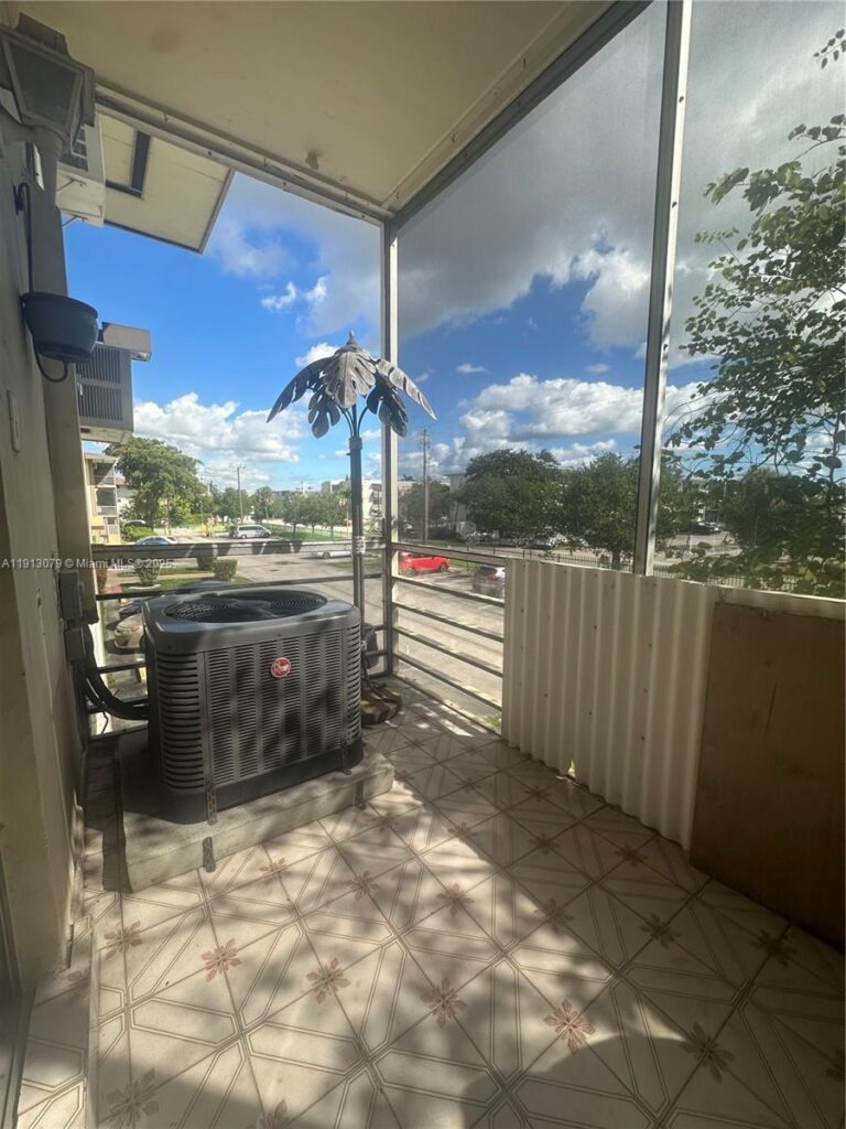 16790 NE 14th Ave # 202, Miami FL 33162