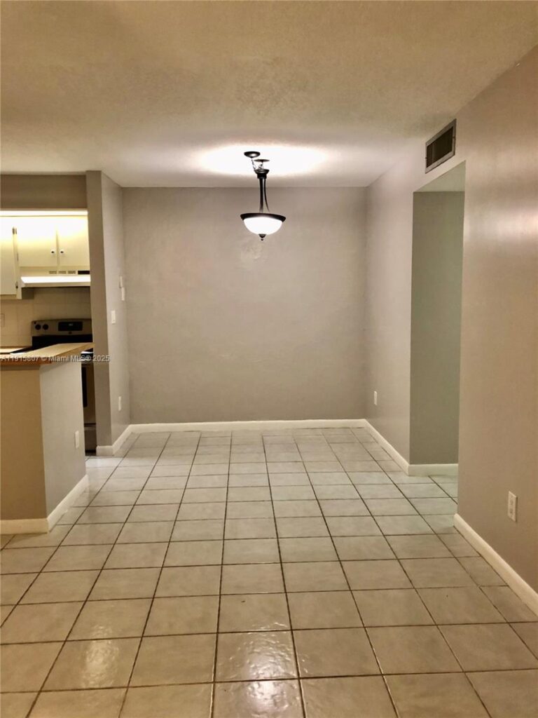 9753 W Mcnab Rd # 112, Tamarac FL 33321