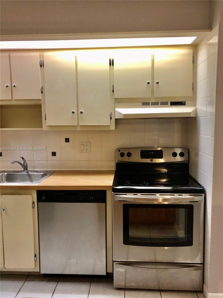 9753 W Mcnab Rd # 112, Tamarac FL 33321