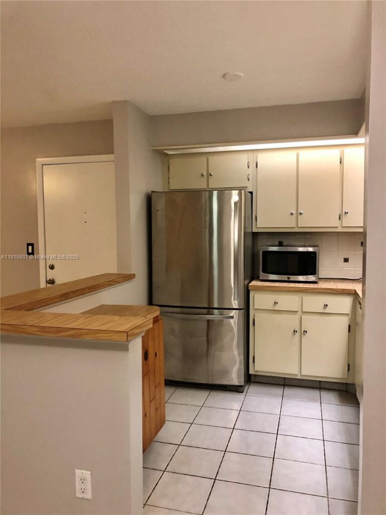 9753 W Mcnab Rd # 112, Tamarac FL 33321