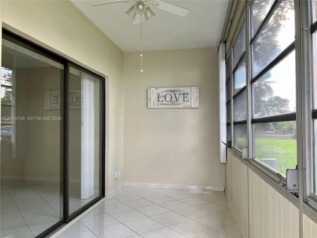 4270 NW 40th St # 103, Lauderdale Lakes FL 33319