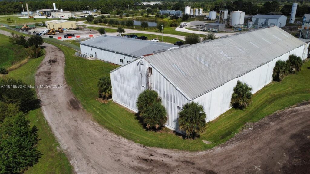 925 SW 74th Ave SW, FL 32968